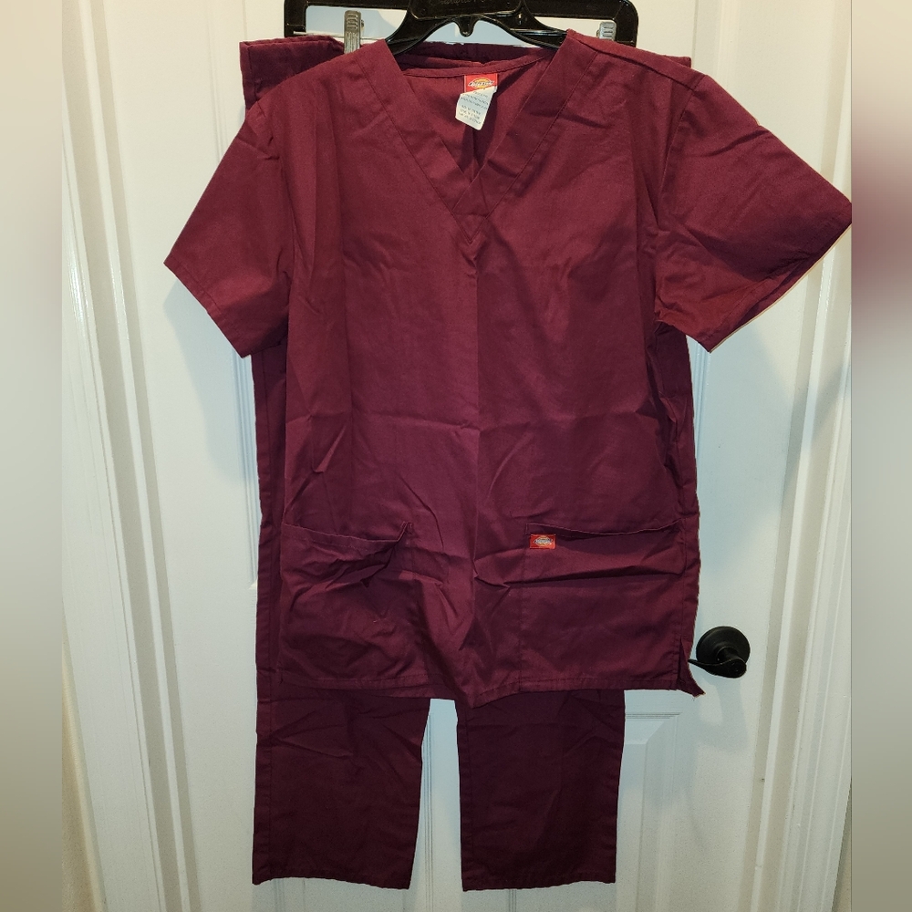 Dickies Women's Scrub Set in Burgundy